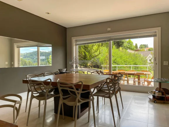 Imagem Casa à venda em Campos do Jordão – Com 7 suítes e vista panorâmica