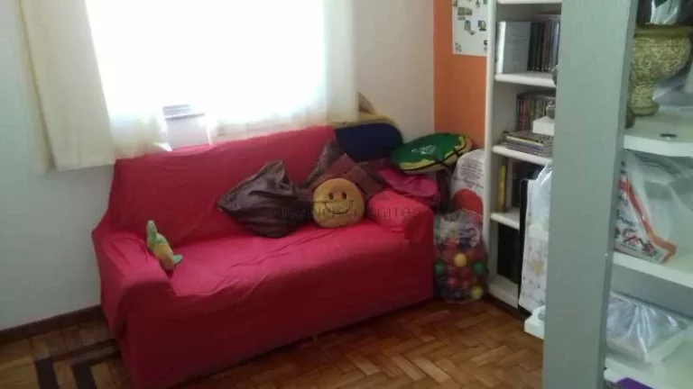 Imagem partamento de 3 quartos, que inclui uma vaga de estacionamento dentro do condomínio,proximo a subida e descida da ponte Rio Niterói, com 02 lances esc