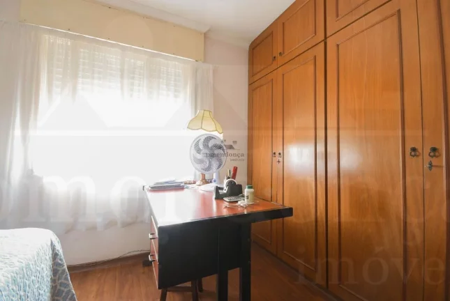 Imagem Apartamento amplo, pronto para morar, repleto de armários, com 3 quartos, sendo uma suíte, 2 banhe...
