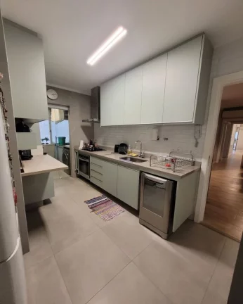 Imagem Apartamento reformado, com living para 02 ambientes, piso laminado , banheiro social, 03 dormitório...