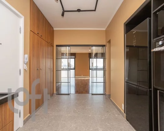 Imagem Apartamento em Perdizes com 145m² em rua tranquila e andar alto.