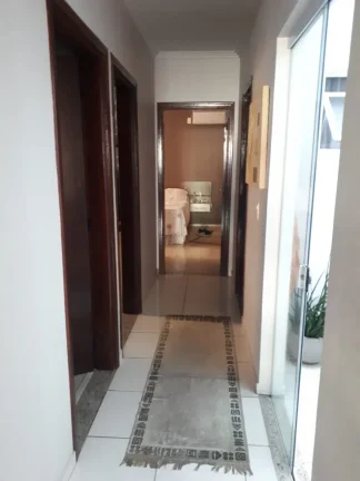 Imagem Imperdível! Casa à venda em Sorocaba-SP, no bairro Wanel Ville, com 3 quartos, 1 suíte, 2 salas, 1 banheiro, 3 vagas de garagem e 219m².