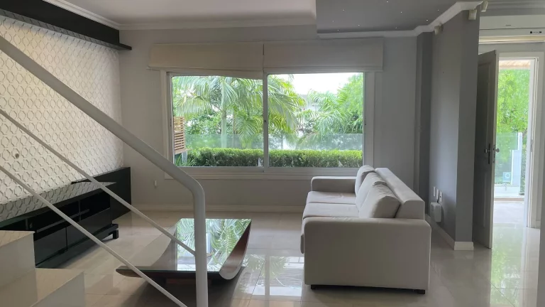 Imagem Casa Em Jurerê - 600 metros da praia