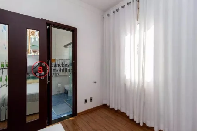 Imagem SOBRADO A VENDA NA MOOCA ENTRAR E MORAR Localizado próximo ao Sacolão, Swift e comercio em geral