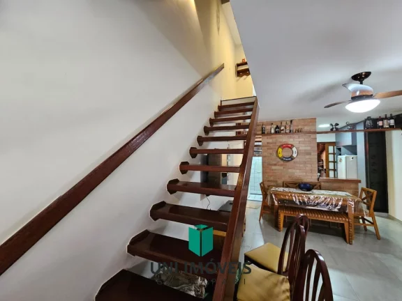 Imagem Casa duplex em condomínio fechado próximo a Praia de Peracanga ! Totalmente reformado e mobiliado.