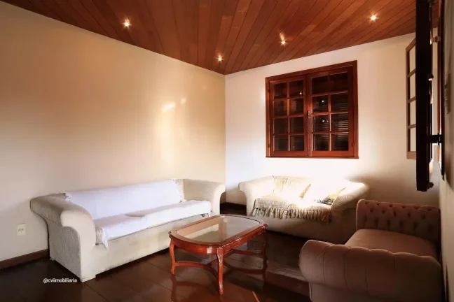 Imagem Casa com aproximadamente 200m² em um lote de 360m² de área, ideal para quem busca espaço, confor...