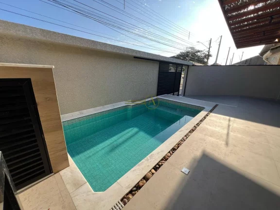 Imagem Casa térrea reformada a venda 300 metros da praia 3 suítes B. Oásis Peruíbe