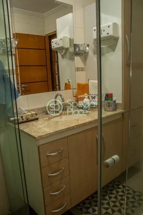 Imagem Excelente apartamento, todo reformado, com 130 m². Living amplo com grandes janelões, sala de jant...