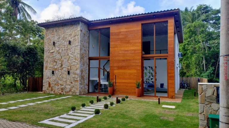 Imagem Casa em condomínio à venda na Praia do Forte bairro Açu da Torre -BA