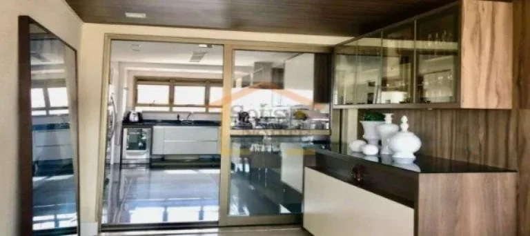 Imagem Apartamento amplo e sofisticado apartamento de 250m² com 4 dormitórios, sendo 3 suites, 5 banheiro...