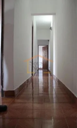 Imagem Sobrado com 4 dormitórios, 3 bem espaçosos e 1 menor. A sala é ampla e dividida em dois ambientes...
