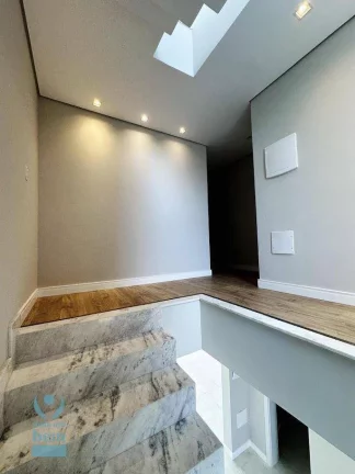 Imagem Maravilhoso Sobrado com 3 dormitórios à venda, 195 m² por R$ 990.000 - Capão da Imbuia - Curitiba/PR