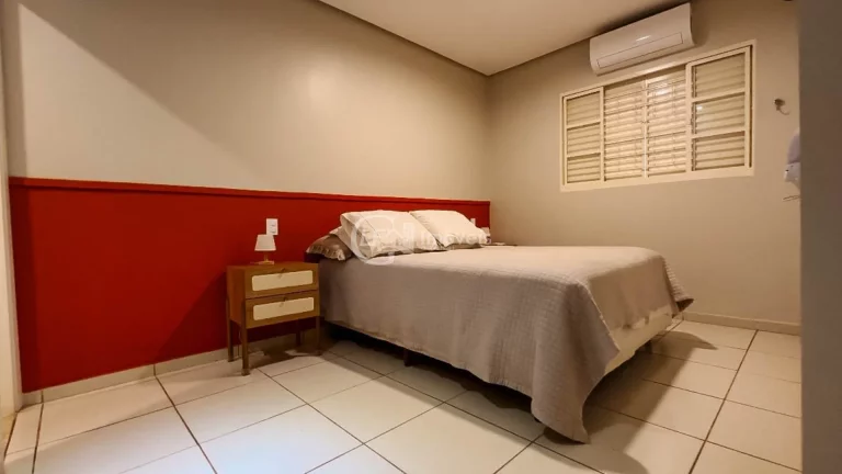 Imagem Imperdível: Casa à venda em Campo Grande-MS no Carandá Bosque II! 3 quartos, 2 suítes, 3 salas, 4 banheiros, 2 vagas, 180,41 m².