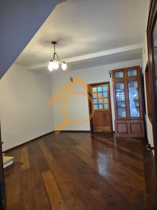 Imagem Imperdível: Casa à venda na Vila Mariana, São Paulo-SP. 3 quartos, 1 suíte, 2 salas, 3 banheiros, 2 vagas, 210m².
