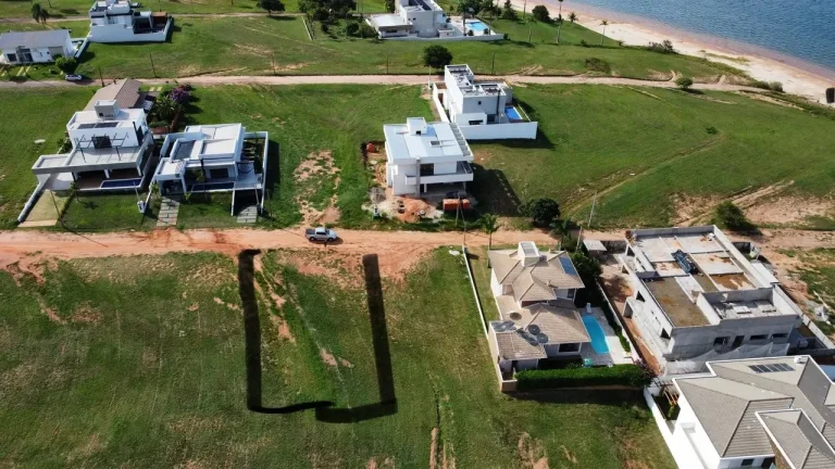 Imagem Terreno em Condomínio à Venda em Paranapanema-SP 600m² de Área no Bairro Residencial