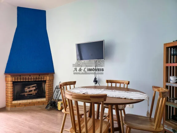 Imagem Duplex em Campos do Jordão com lareira e vista para o vale