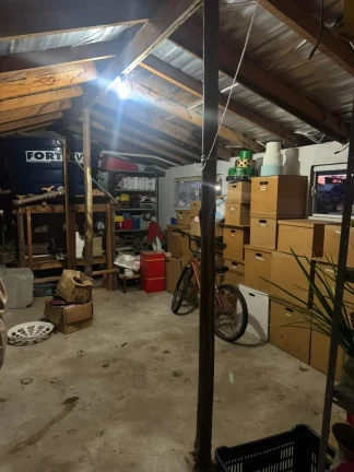 Imagem Casa para locação em Sorocaba-SP, bairro Jardim Wanel Ville IV, 2 quartos, 3 salas, 2 banheiros, 135m² de área. Venha conferir!