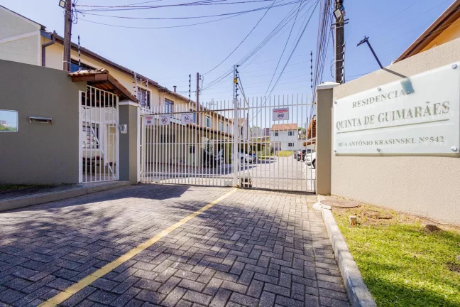 Imagem Sobrado em condomínio no Orleans com Piscina!