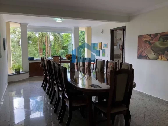 Imagem Casa à venda com ótima localização na Granja Viana