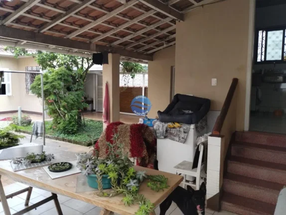 Imagem Casa a venda em Santos no Embaré, tipo raro, oportunidade.