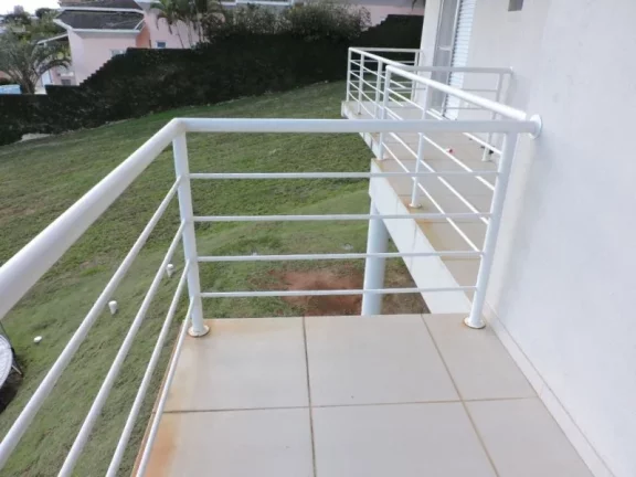 Imagem CASA COM 3 SUÍTES EM LOTE DE 1.600M, COM VISTA PERMANENTE.. PACOTE DE LOCAÇÃO + R$ 7.000,00