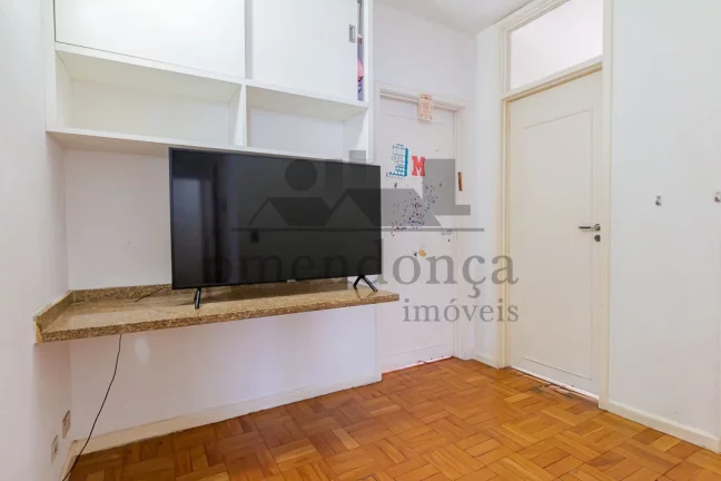 Imagem Apartamento na Avenida Angélica com 3 dormitórios (1 suíte) e 1 vaga, 196m²