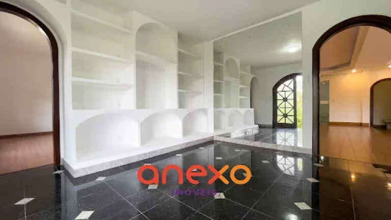 Imagem Casa a venda em Blumenau no bairro Vila Nova com 5 dormitórios.
