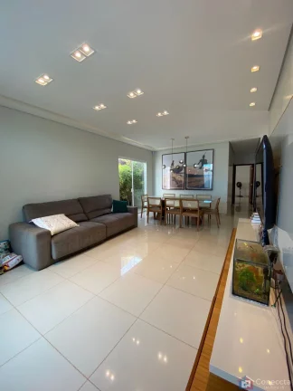 Imagem Linda Casa à Venda no Bairro Limoeiro, Patos de Minas - 3 Dormitórios, Varanda Gourmet e Mais!