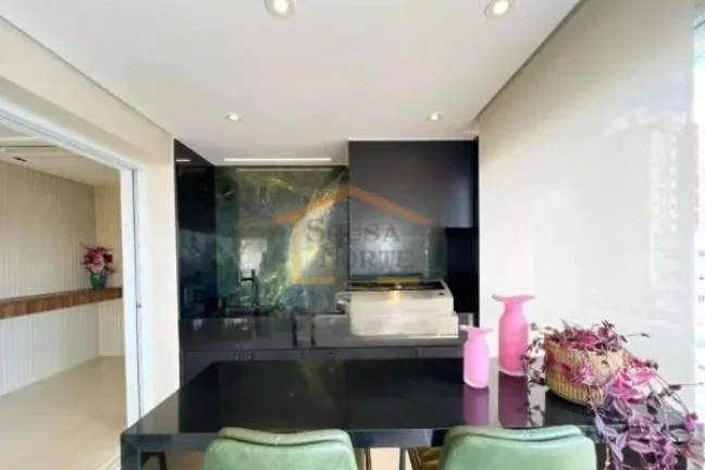 Imagem Apartamento alto padrão, com 263m² de área privativa e 2.303m² de área total. O imóvel conta c...
