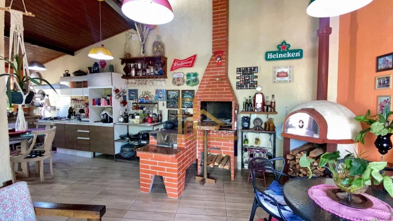 Imagem Aconchegante casa com 3 quartos em condomínio Clube, com Vista Perene Para a Mulher de Pedras em Vargem Grande Teresópolis-RJ.