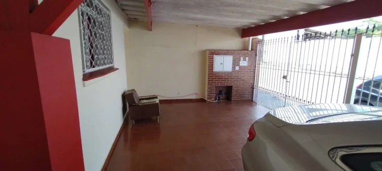Imagem Casa Térrea com Terreno 10 x 30 Maravilhoso Para Construtor com Casa Antiga