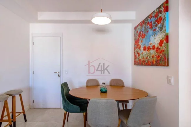 Imagem Apartamento com dois dormitórios e varanda a venda na Chácara Santo Antônio.
