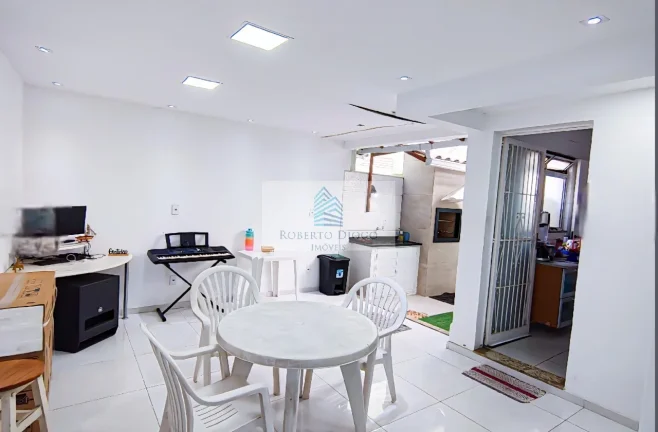 Imagem Casa em Condomínio de Luxo na Taquara, Rio de Janeiro-RJ: 3 quartos, 1 suíte, 107m², 2 vagas - Imperdível!