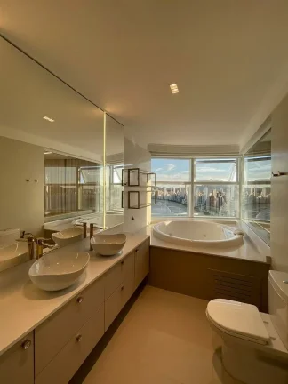 Imagem Apartamento com 3 dormitórios à venda sendo 3 suítes, 165.0 m² por - R$ 9.200.000,00 - Pioneiros - Bal. Camboriú/SC