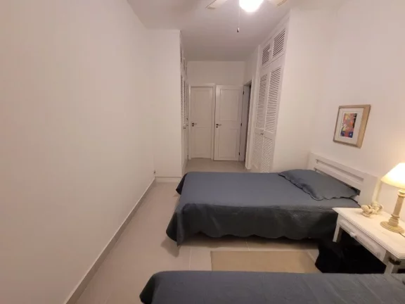 Imagem PITANGUEIRAS – UMA QUADRA DO MAR, MARAVILHOSO APTO REFORMADO, DECORADO, 02 VAGAS DE GARA