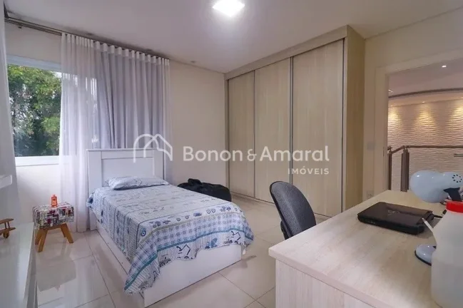 Imagem Este imóvel apresenta um projeto que privilegia a privacidade e o conforto, oferecendo ambientes am...