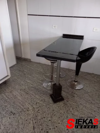 Imagem Excelente oportunidade! Casa em condomínio à venda na Vila Matilde, São Paulo-SP, com 3 quartos, 1 suíte, 2 banheiros, 4 vagas de garagem e 198m².