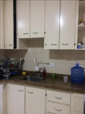 Imagem Casa com ar condicionado para sala e cozinha, cozinha com armários,2 dormitórios, sendo um com arm...