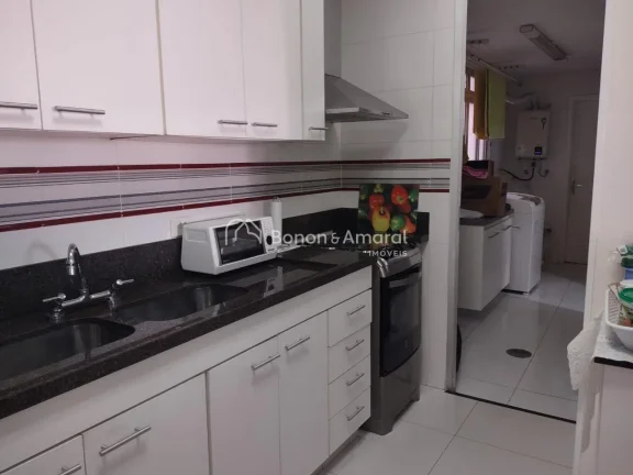 Imagem Apartamento encantador com 3 dormitórios, todos com armários planejados. A suíte principal inclui...