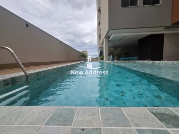 Imagem 2 quartos com suíte em prédio novo e acabamento moderno. Localização excelente, próximo à praia e comércio.