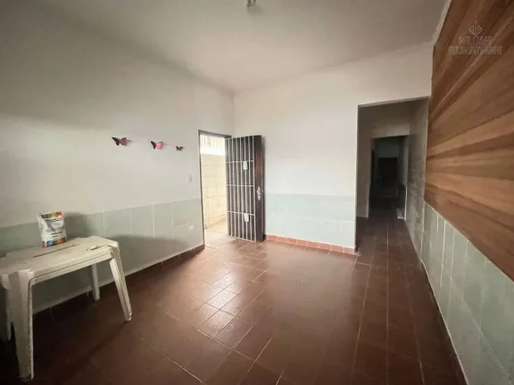 Imagem Casa Térrea 2 Dorms com Suíte, Churrasqueira e 2 Vagas – Caiçara
