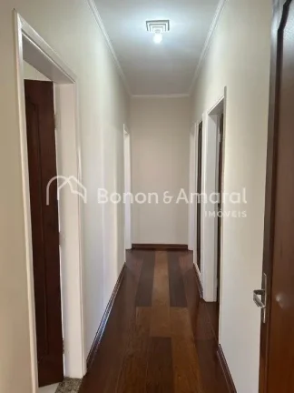 Imagem Imóvel com excelente acabamento, estrutura sólida e totalmente reformado. Com 3 dormitórios, todo...