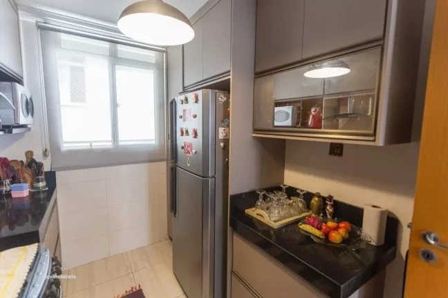 Imagem Localizado no bairro Fernão Dias, este apartamento oferece uma excelente oportunidade para quem bus...