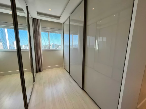 Imagem Apartamento com 4 suítes e 3 vagas de garagem em Balneário Camboriú/SC