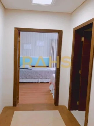 Imagem Linda casa semi-mobiliada e climatizada com 1 suíte, 2 quartos, 2 vagas de garagem e completa área...