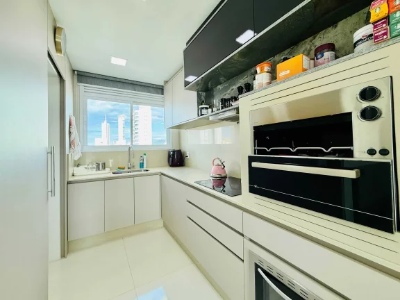 Imagem Apartamento mobiliado com 4 dormitórios sendo 2 suítes e 2 vagas de garagem em Balneário Camboriú