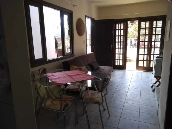 Imagem Casa com 2 dormitórios e 3 vagas de garagem no Centro de Porto Belo