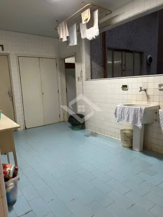 Imagem Apartamento Exclusivo à Venda em Copacabana: 330m², 4 Quartos, Sol da Manhã