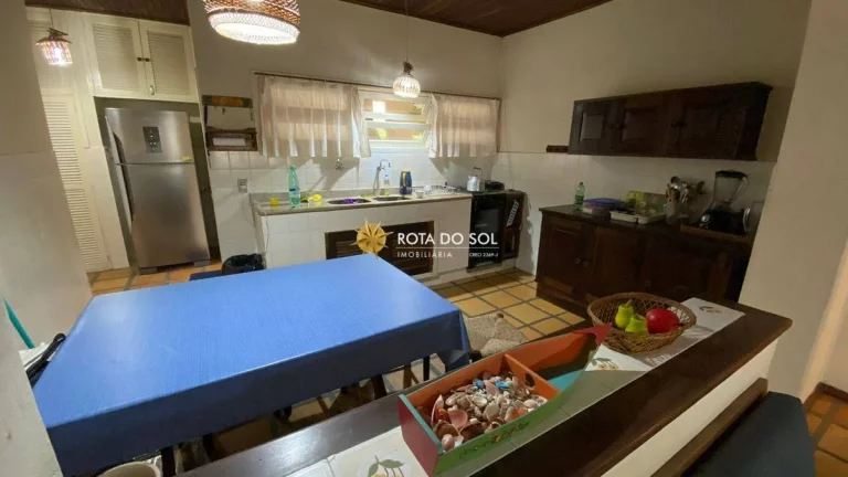 Imagem Casa à venda 4 quartos a poucos metros da Praia de Bombas - Bombinhas SC