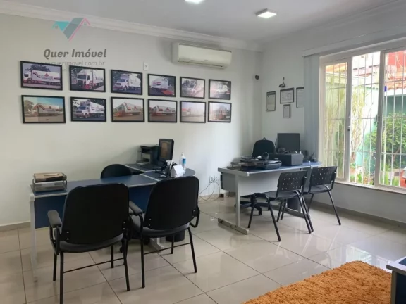 Imagem Casa à venda na Rua Chile, Jardim Irajá, Zona Sul de Ribeirão Preto-SP 3 quartos, 1 suíte, 3 salas, 3 banheiros, 4 vagas 240m² Permuta Quer Imóvel Negócios Imobiliários.